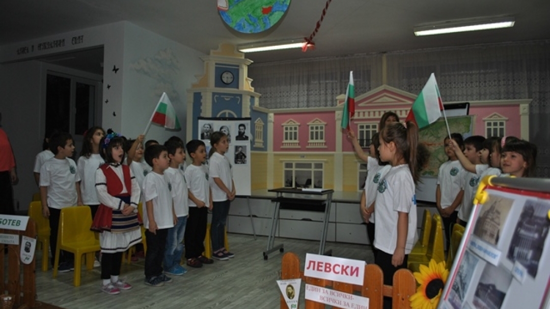 Отбор 'Левски' и отбор 'Ботев' показаха знания в урок по родолюбие
