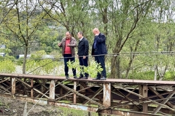 Кметът Пенчо Милков инспектира първия етап от почистването по поречието на Русенски Лом