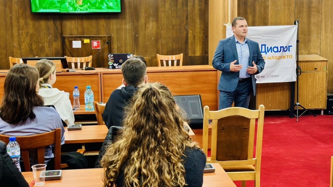 Представители на Националния младежки форум обсъдиха с Пенчо Милков идеи за развитие на града