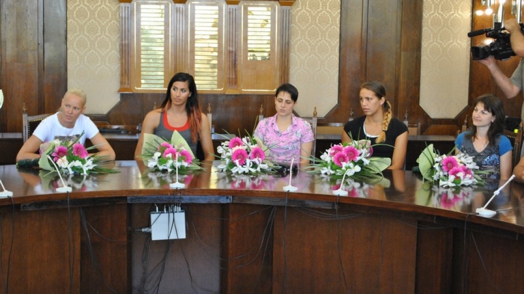 Парична премия и грамота за шампионките от БК „Дунав 8806“