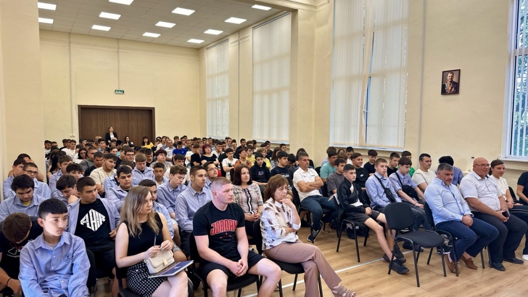 Кампанията на Пенчо Милков за справяне с агресията между подрастващите започна със срещи в три русенски училища