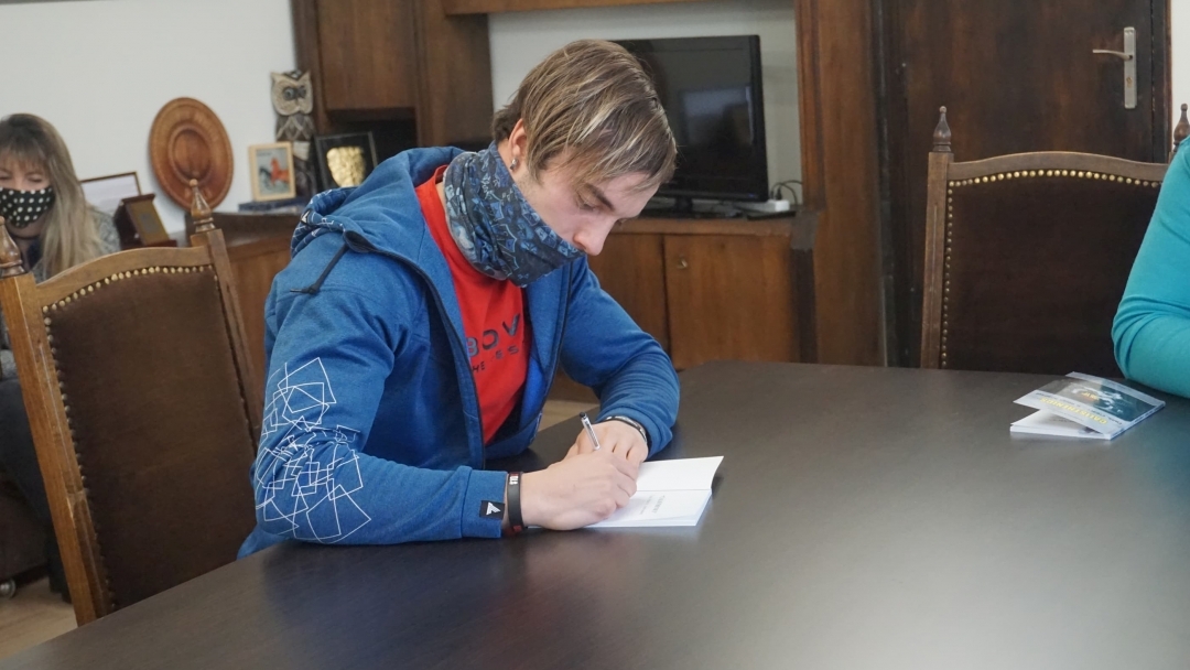 Русенецът Пламен Атанасов, изкачил връх Шипка на ръце, ще получи подкрепа от общината 