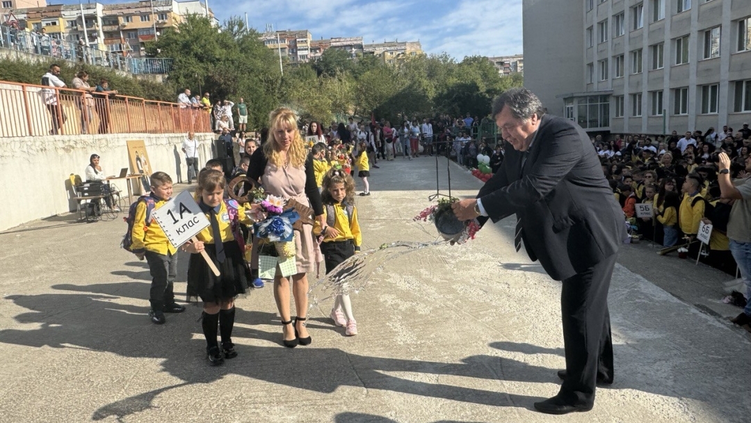 С тържествени церемонии бе даден старт на учебната година в училищата и детските градини в община Русе