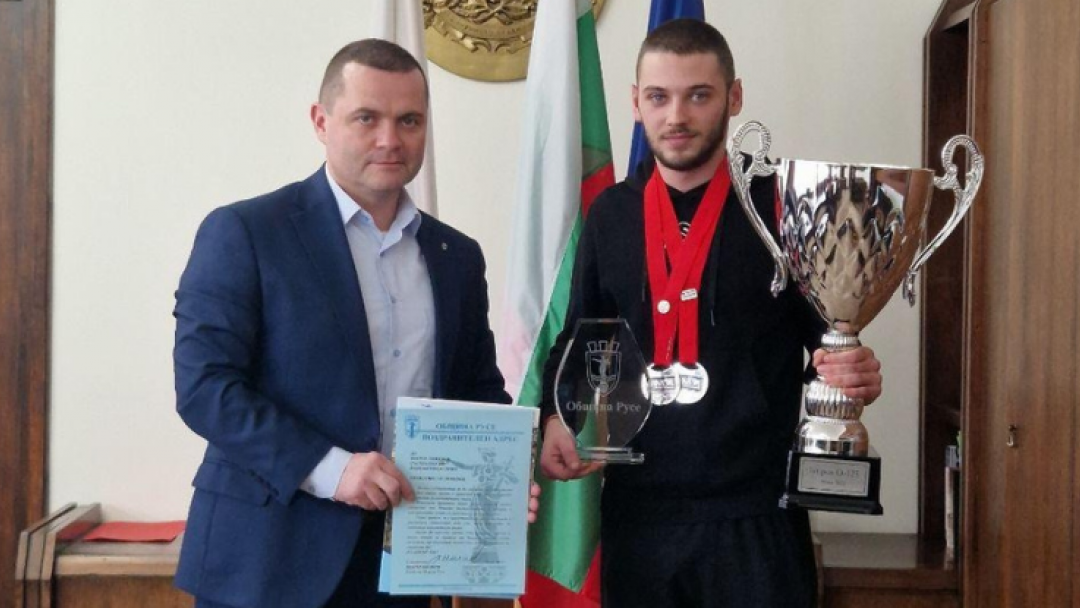 The mayor awarded the vice world champion in motorised water- sports Viktor Lyubenov
