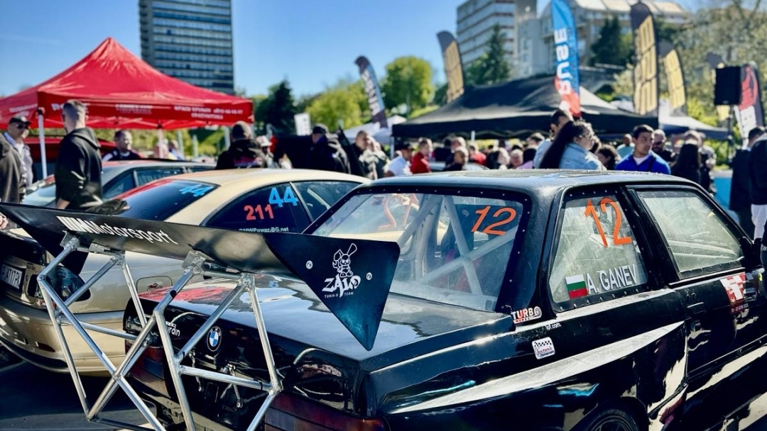 Кметът Пенчо Милков и „БМВ Тийм Русе“ дадоха начало на автомобилния сезон