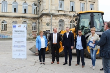 Състоя се първа копка на обект СУ „Христо Ботев“ по проект „Ремонт на пет общински учебни заведения в град Русе, включително прилежащите им дворни пространства“