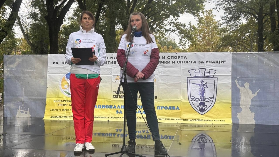 Dozens of Ruse residents participated in World Walking Day in the Youth Park