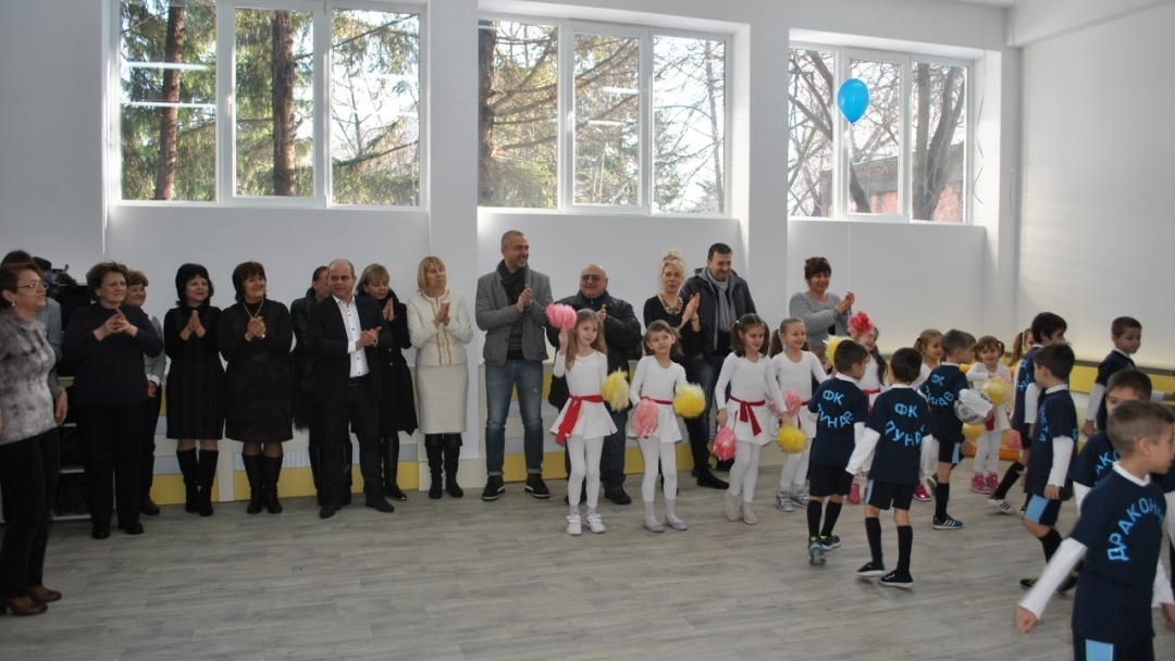 Нов физкултурен салон отвори врати в ЦДГ ''Здравец''