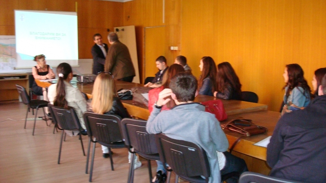 Студенти от Русенския университет посетиха общинския отдел "Екология"