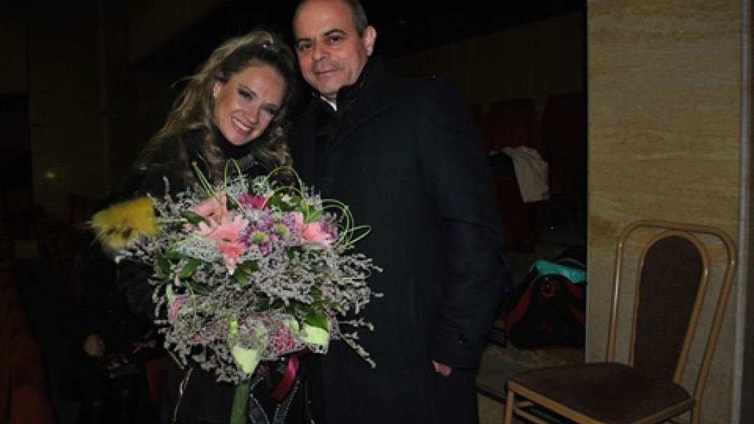  Хиляди русенци посрещнаха новата 2016-а на площада