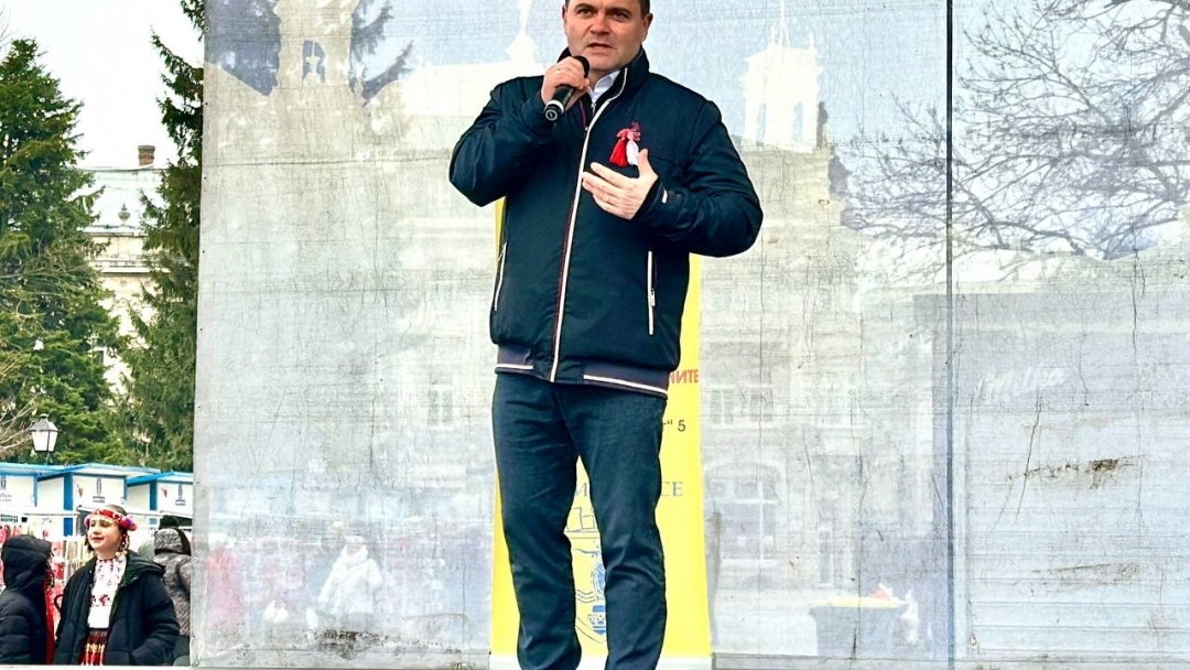 Стотици русенци пяха заедно с Братя Аргирови по време на концерта „Не на насилието, да на доброто!“ 