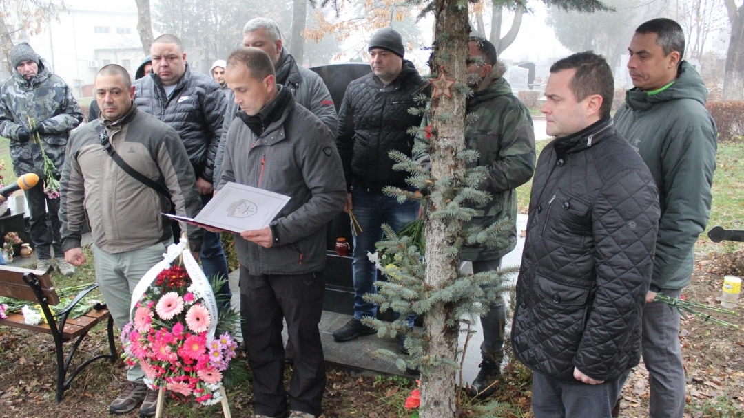 Кметът на Русе почете паметта на загиналия в Кербала военнослужещ Антон Петров