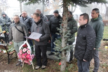Кметът на Русе почете паметта на загиналия в Кербала военнослужещ Антон Петров