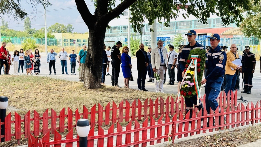 Ruse celebrated the professional holiday of firefighters and rescuers with a ceremony