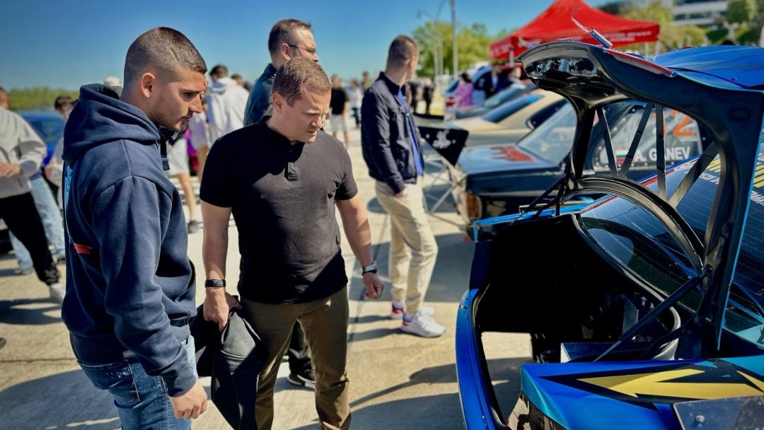 Кметът Пенчо Милков и „БМВ Тийм Русе“ дадоха начало на автомобилния сезон