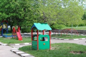 Обновени площадки в ДГ "Снежанка"