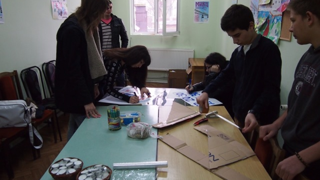 Акция на "Младежки парламент" към Общински Младежки Дом - Русе по повод Денят на Земята