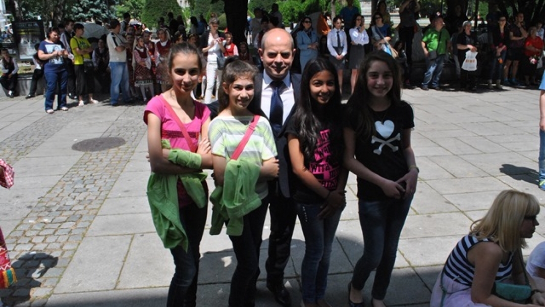 Кметът Пламен Стоилов пожела на учениците да намерят своето училище на изложението на средното образование в Русе