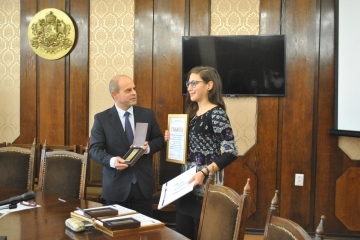 Кметът Пламен Стоилов връчи наградите "Русе - 21 век" на трима изявени ученици