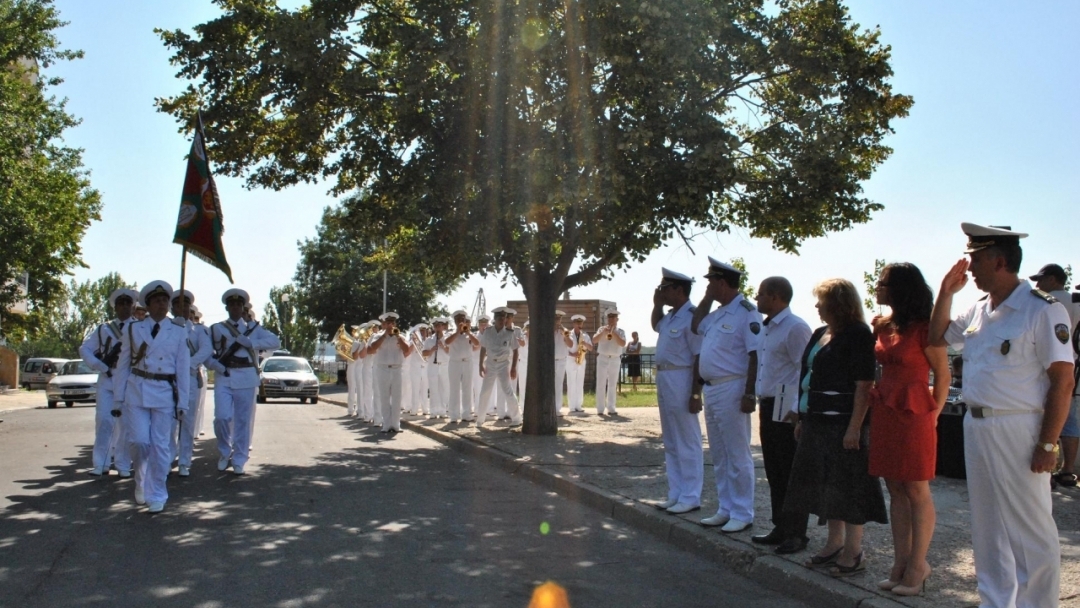 Почетна значка „Русе“ за командира на военноморските сили контраадмирал Румен Николов