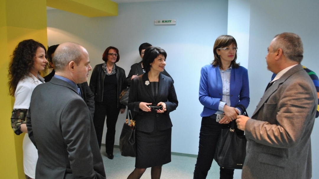 С официална церемония днес беше поставено началото на ремонта на Комплексен онкологичен център – Русе