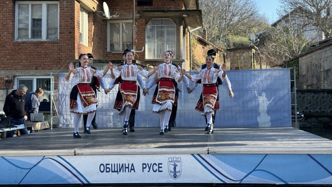 Долно Абланово отбеляза своя празник с богата фолклорна програма