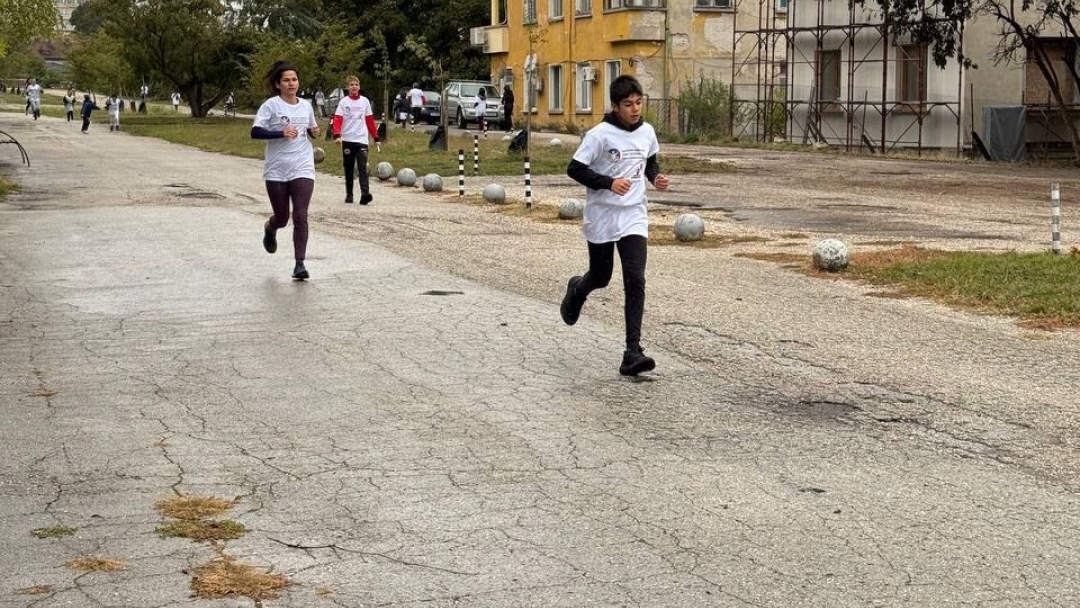 Dozens of Ruse residents participated in World Walking Day in the Youth Park