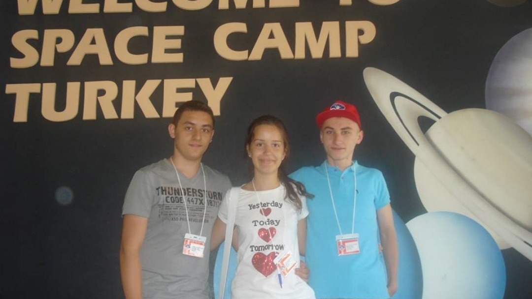 Ученици от СОУ за европейски езици „Св. Константин-Кирил Философ“ със специални дипломи от НАСА