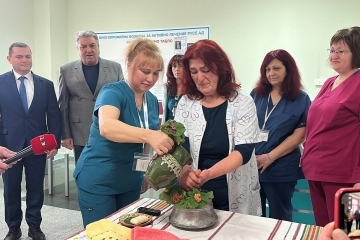 Русе отбеляза Бабинден с ритуал и благодарност към медицинските специалисти