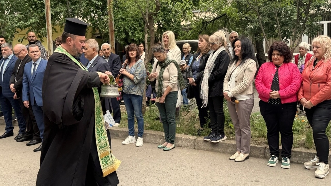 Mayor Milkov and Minister Gutsanov launched a 6.5 million leva renovation at the "Vazrazhdane" Home for the Elderly 