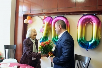 Mayor Pencho Milkov congratulated the centenarian Irina Hristova from Nikolovo
