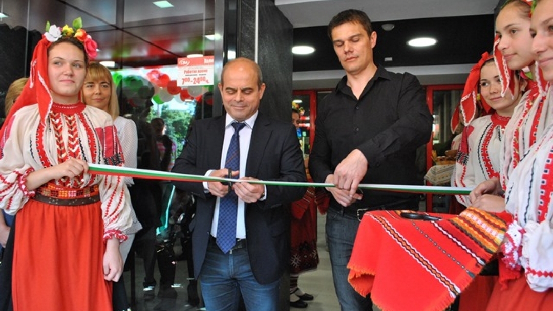 Кметът Пламен Стоилов откри обновените Градски Хали