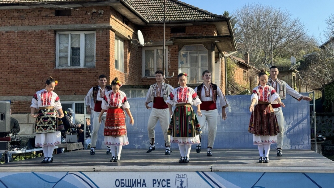 Долно Абланово отбеляза своя празник с богата фолклорна програма
