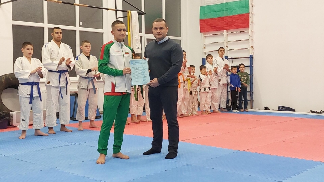 Two champions from the Dynamo Sports Club were awarded by Mayor Pencho Milkov