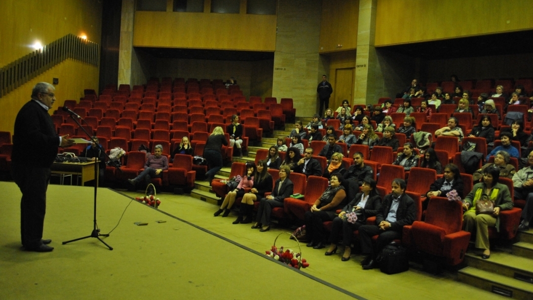 По-високи заплати за общинските здравни работници на връх професионлания им празник