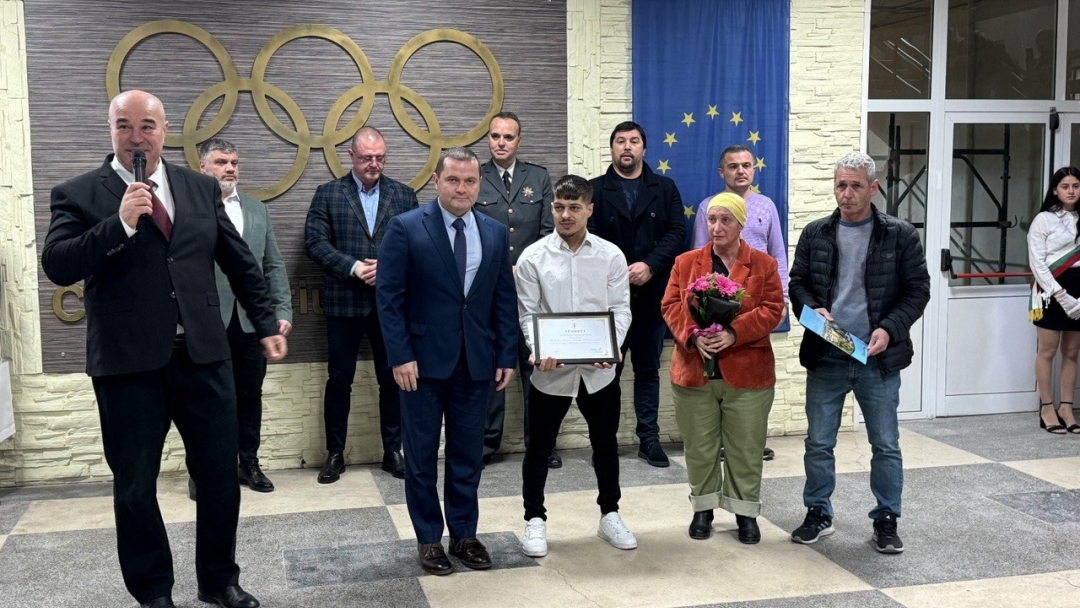 Пенчо Милков награди най-добрите възпитаници и треньори на Спортното училище