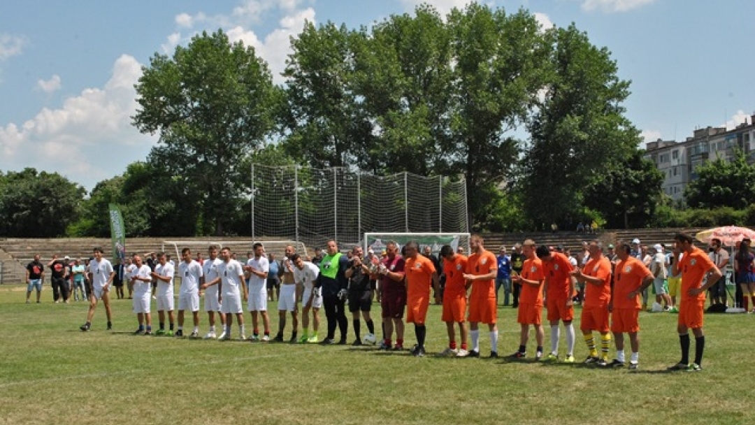 Пламен Стоилов и Трифон Иванов връчиха регионалната купа в турнира на Каменица 