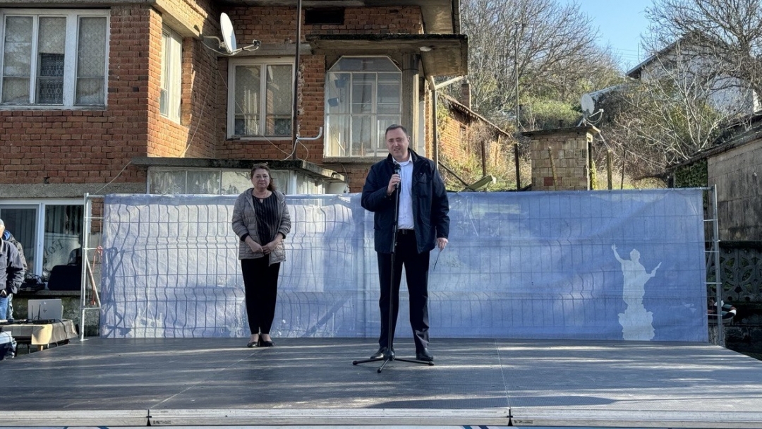 Долно Абланово отбеляза своя празник с богата фолклорна програма