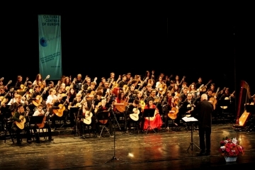 Кметът Пенчо Милков връчи грамоти на участници в Шестия международен фестивал за китарни оркестри и ансамбли
