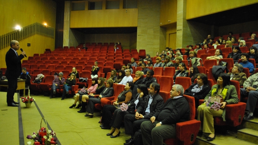 По-високи заплати за общинските здравни работници на връх професионлания им празник