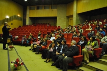 По-високи заплати за общинските здравни работници на връх професионлания им празник