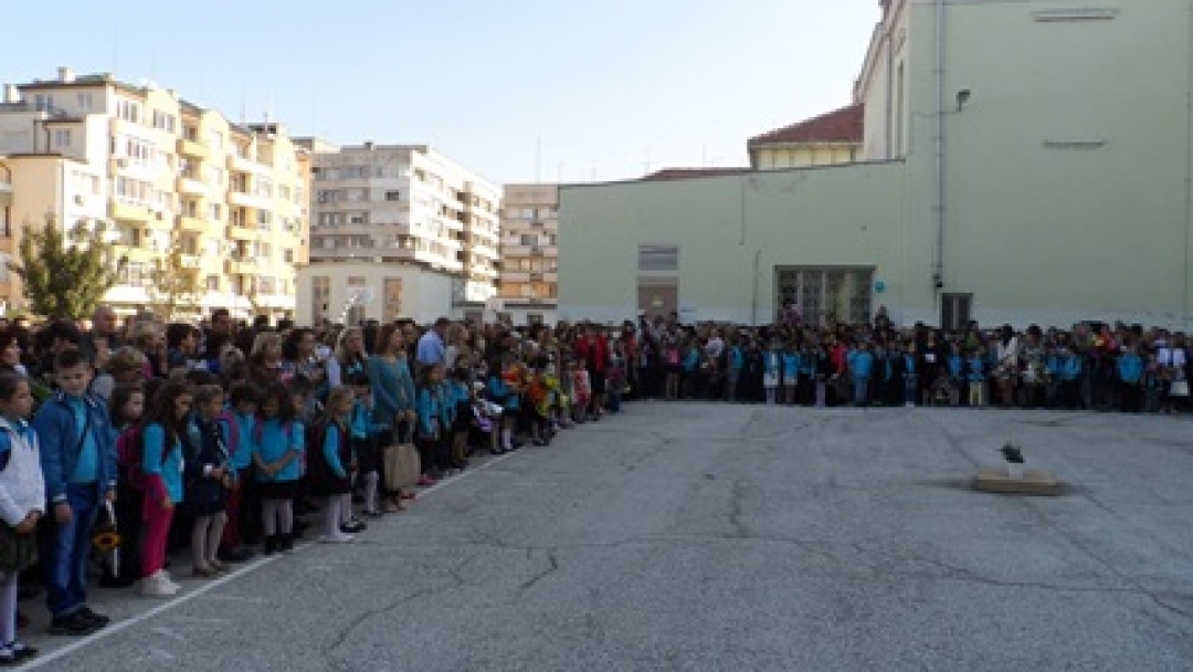 Пламен Стоилов присъства на откриването на учебната година в СОУ за европейски езици