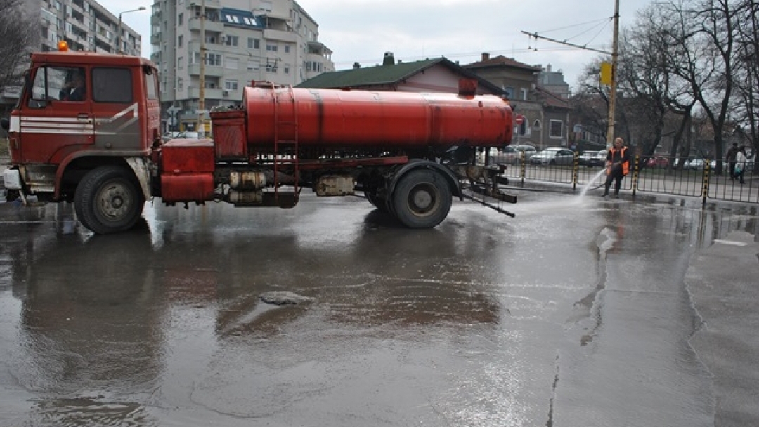 Започна поетапно пролетното почистване на Русе