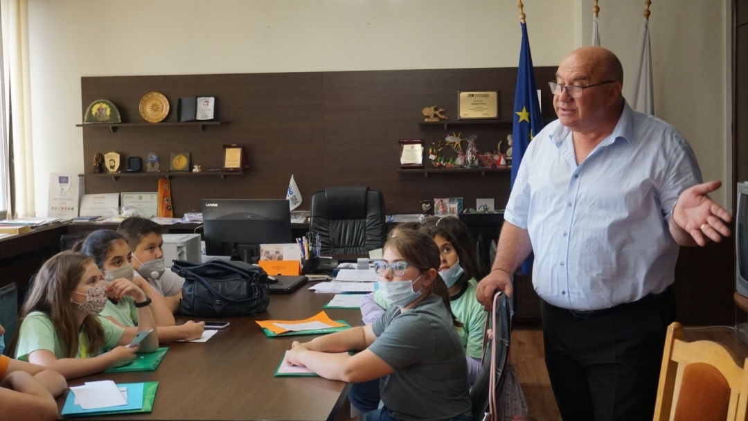Ученици от ОУ „Иван Вазов“ се запознаха с административните правила в Община Русе