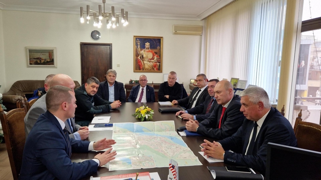 Регионалното министерство ще проектира спешно уширяването на бул. „България“