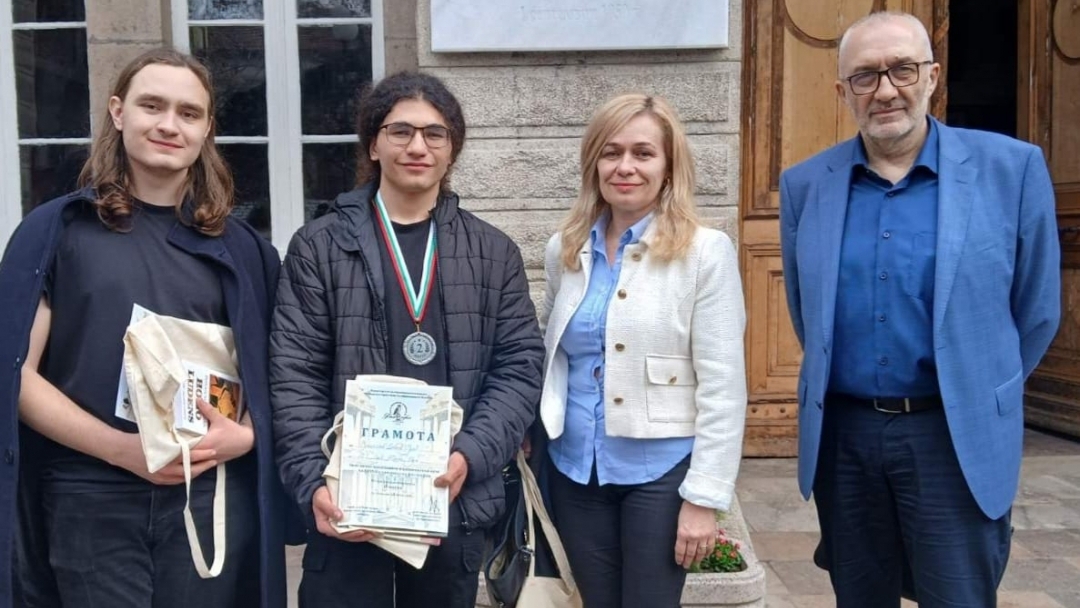 Възпитаник на МГ представя България на международната олимпиада по философия в Италия