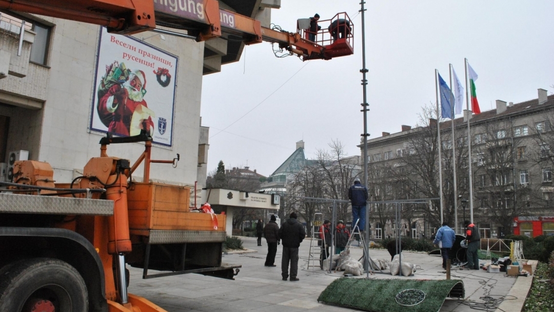 13 метрова led елха украси центъра на Русе 