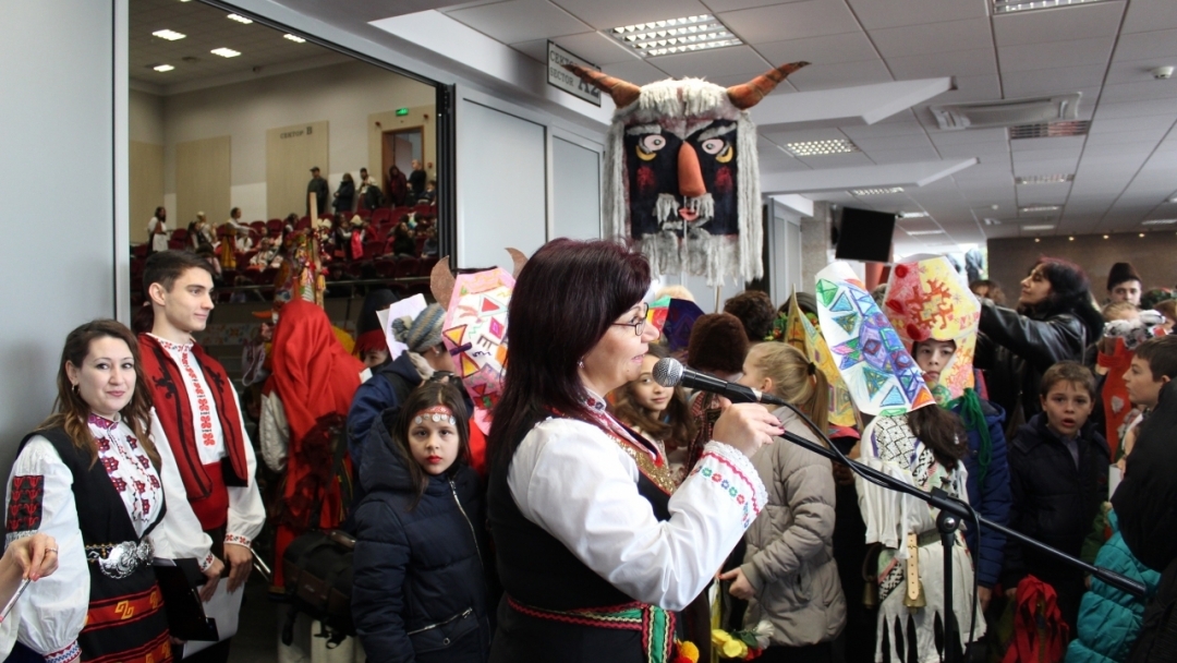 Стотици русенци празнуваха Ден на народната носия