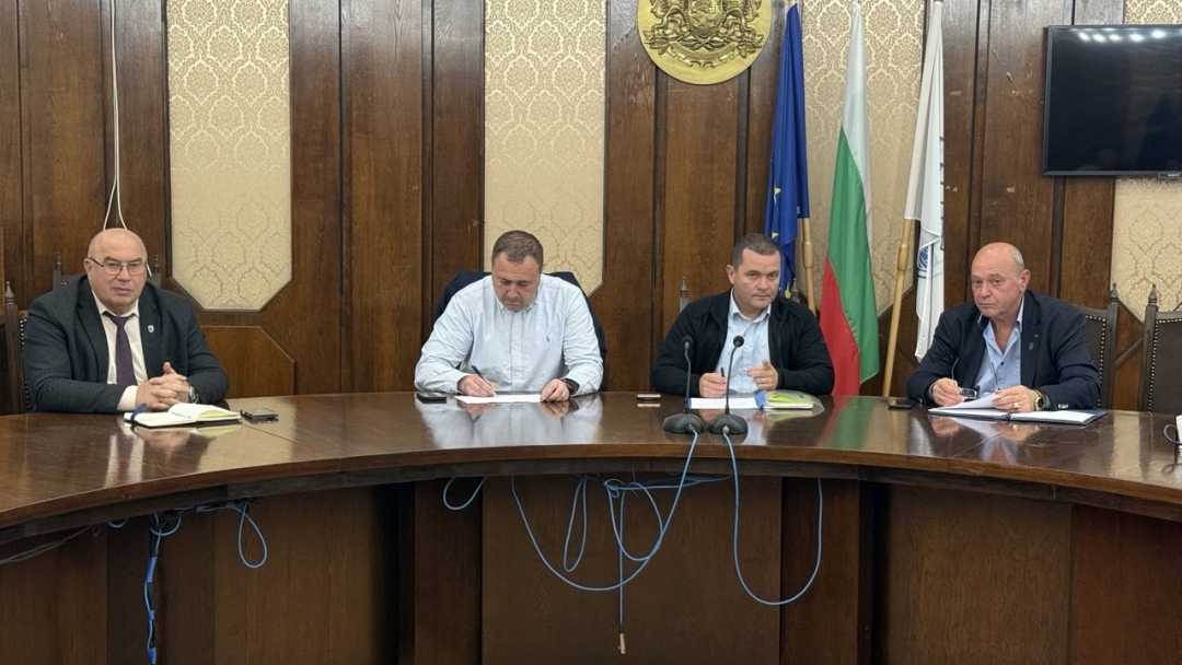 Община Русе мобилизира всички ресурси за справяне с последствията от проливния дъжд