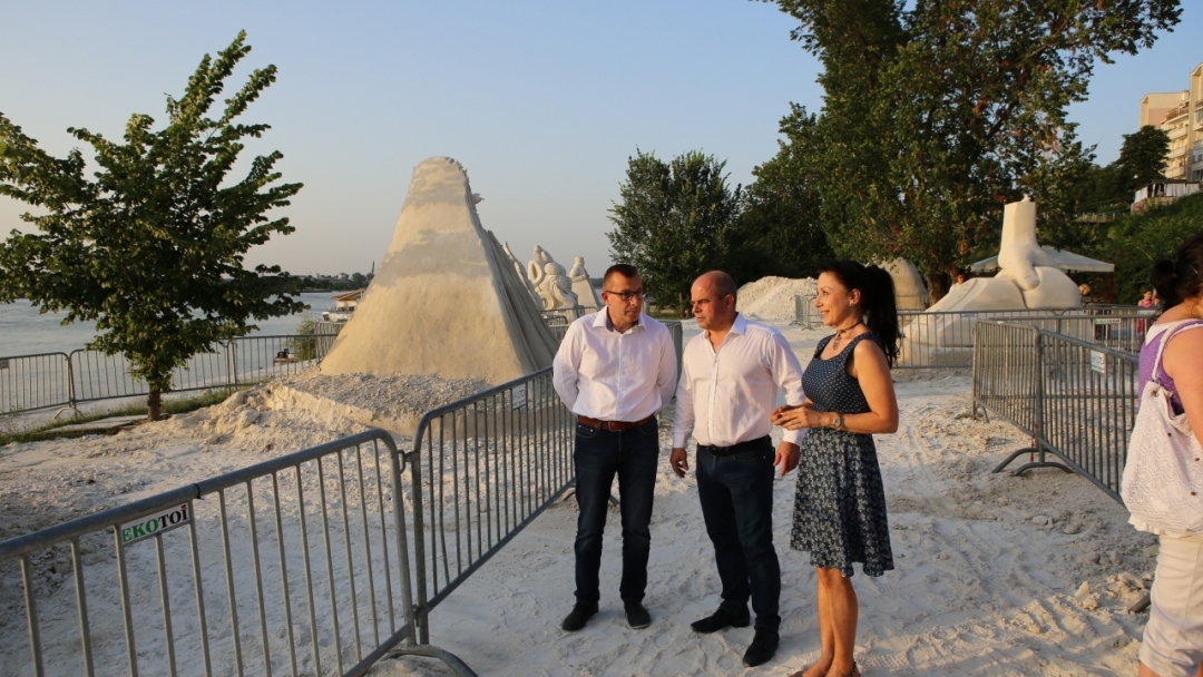 Кметът на Община Русе Пламен Стоилов награди лауреатите в Международния фестивал на пясъчните скулптури Русе 2017